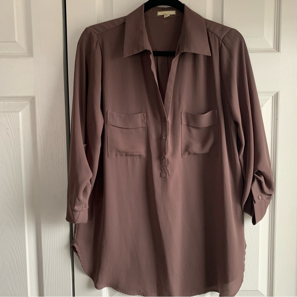 DLEIONE, Blouse, brown, size M, bottom roll up 3/4 Long sleeve, v-neck collar